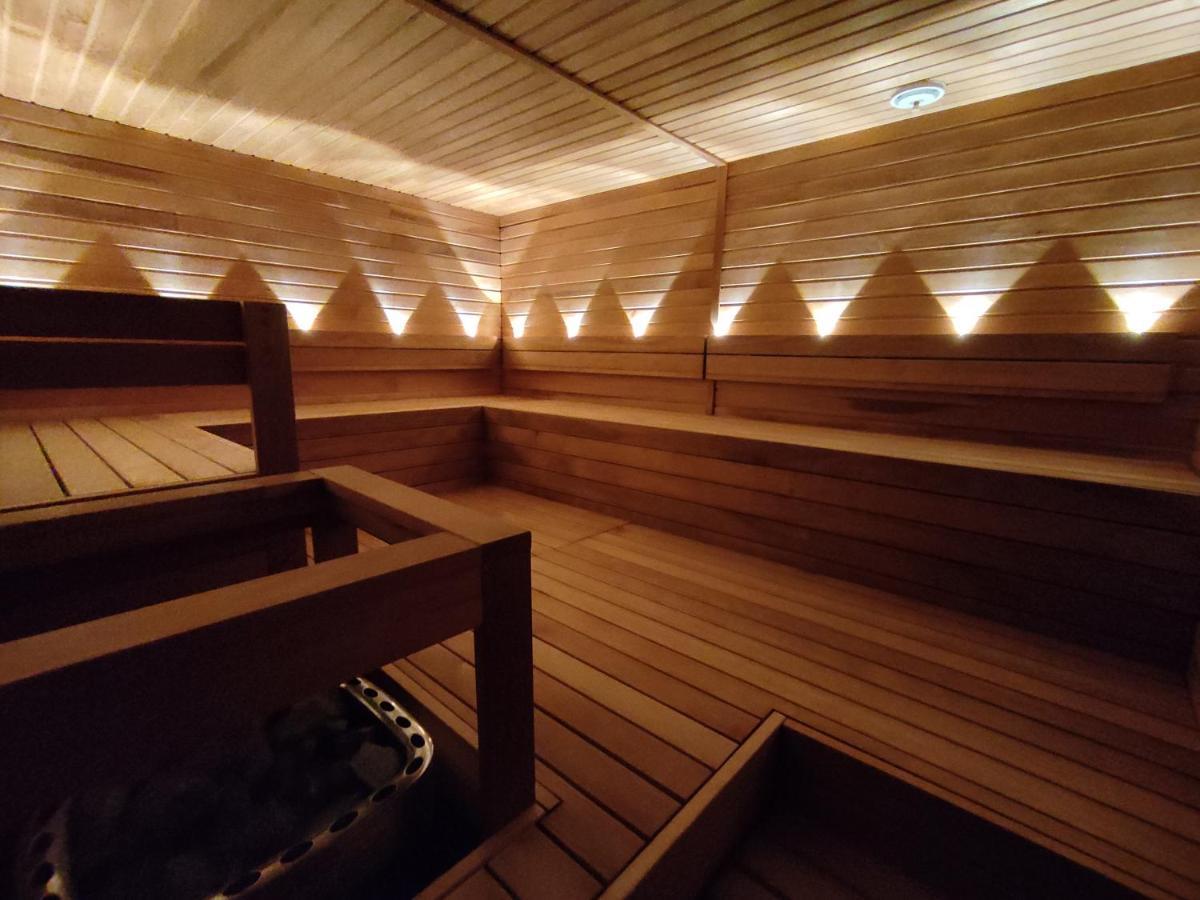 Hotel Royal Рука Екстериор снимка